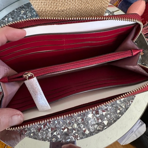 NWT Kate Spade Cedar Street Patent Lacey wallet. - Picture 5 of 8